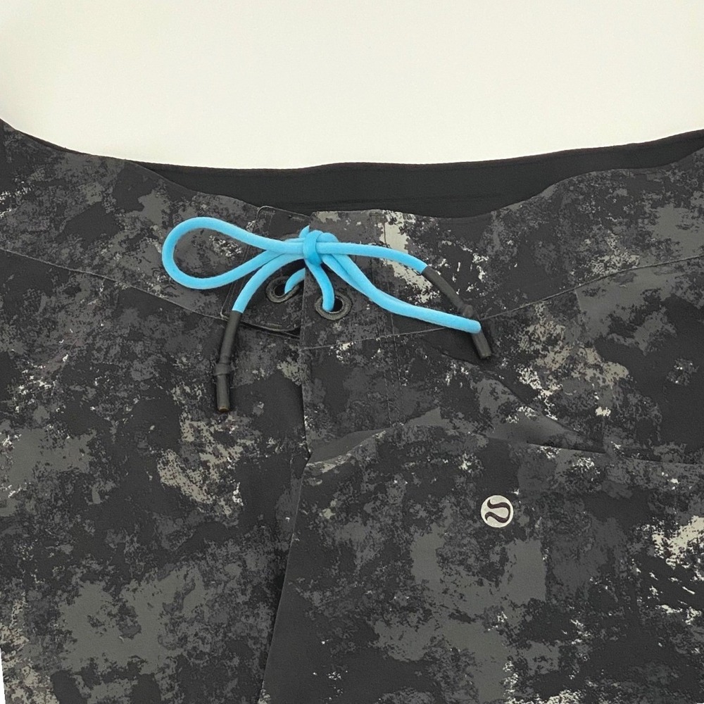 Lululemon Mens Current State Board Shorts 36 Black Grey Camo Lace Up Waist